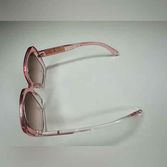 Oversized Guess Shades - Picture 3 of 7